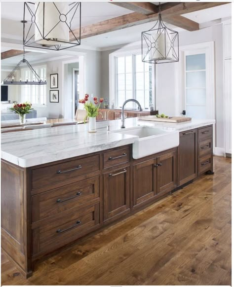 Classic Kitchen Ideas Wood, Wrap Around Closet Ideas, Simple Kitchen Wood Cabinets, Country Cabinets Kitchen, Pantry Backsplash Design, Wood Kitchen Cabinets With Black Handles, Dark Maple Kitchen Cabinets With White Quartz, New Construction Kitchen Cabinets, Modern Farmhouse Kitchen Wood Cabinets