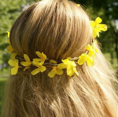 Miras Cottage Dreams🍓 Daffodil Flower Crown, Yolo Summer, Yellow Flower Crown, Ranger's Apprentice, Boho Yellow, Cottage Flowers, Rangers Apprentice, Sunny Garden, Yellow Sunshine