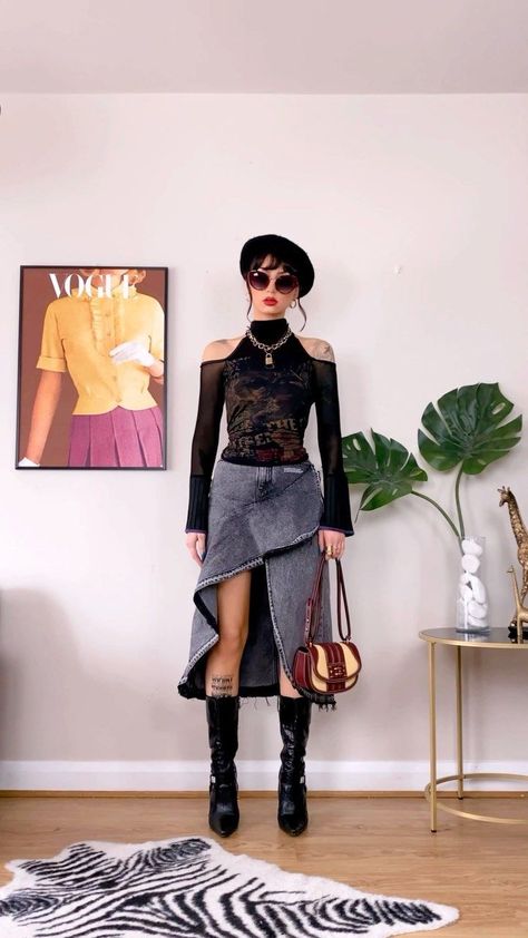 Maximalist Chic Outfit, Punk Inspired Outfits, Jayne Matthews, Maximalist Outfit, Good Haircut, Intricate Hairstyles, Maximalist Fashion, Fall Fashion Accessories, Retro Outfit