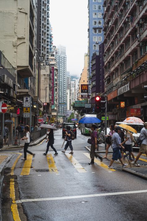 Busy Street Painting, Busy Streets Aesthetic, Busy Street Drawing, Busy Street Photography, Walking Through City, Asia Wallpaper, People In City, Wallpaper Cityscape, Busy City Street