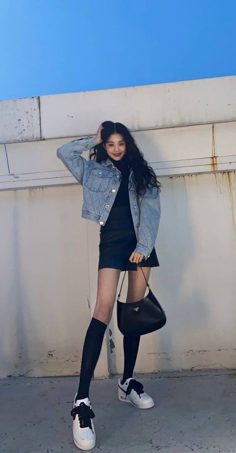 jang wonyoung instagram update Maong Jacket Outfit, Jang Wonyoung Body Goals, Wonyoung Style Outfit, Wonyoung Fashion Style, Wonyoung Full Body Pic, Jang Wonyoung Outfit, Wonyoung Casual Outfit, Kpop Fashion Outfits Casual, Wonyoung Casual