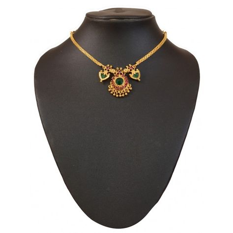 Traditional Simple Necklace, Palakka Necklace Gold, Simple Short Necklace Gold Indian, Chandraharam Designs Gold, Small Chains Gold With Pendant, Traditional Gold Jewellery Indian, Small Gold Jewelry Simple Necklace, Small Gold Necklace Designs, Small Choker Necklace Indian Gold