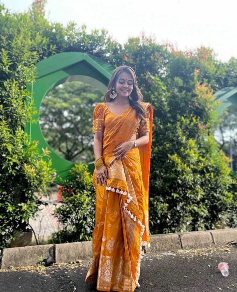 Mekhela Sador Blouse Design, Mekhla Saree, Mekhela Chador Aesthetic, Devolina Bhattacharya, Assamese Saree, Festivals Aesthetic, Mekhla Sador, Mekhela Sador, Alternative Fashion Grunge