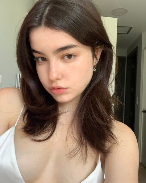 No makeup selfie from months ago | Instagram No Makeup Selfie, Curvy Swim, Makeup Selfie, Aesthetic Grunge Outfit, Western Girl, Best Friend Photos, No Makeup, Aesthetic People, Feminine Beauty