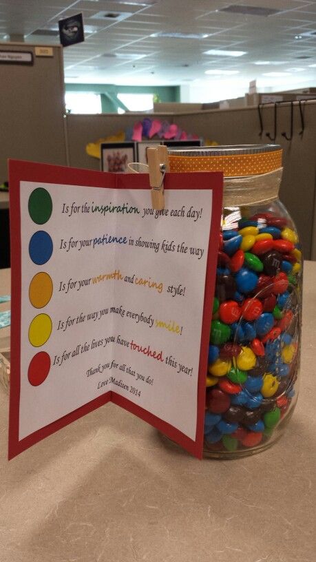 Teacher Appreciation Candy Poster, Skittles Gift Ideas, Cadeau Cricut, Skittles Gift, Candy Poems, Teacher Appreciation Gift Baskets, Pastor Appreciation Day, Male Teacher Gifts, Key Club