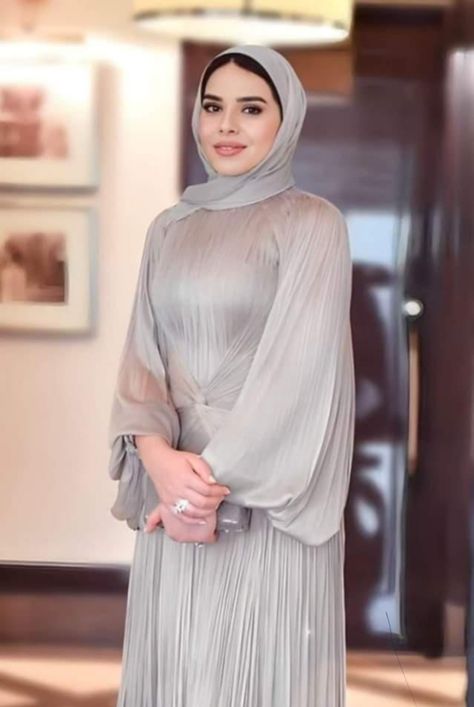 Hijab Dresses For Wedding Party, Simple Engagement Dress Hijab, Soiree Dresses For Hijab Classy, Simple Soiree Dresses, Hijab Party Dress, Hijab Dress Party Simple, Soiree Dresses For Hijab, Hijab Party, Baby Dress Diy