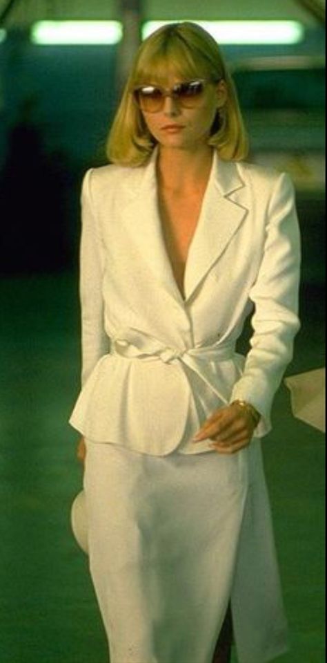 Michelle Pfeiffer in Scarface, 1983 Michelle Pfeiffer Scarface, White Skirt Suit, 1980s Fashion Trends, 80s Fashion Trends, Fashion 80s, White Suit, Michelle Pfeiffer, 1980s Fashion, Outfit Trends