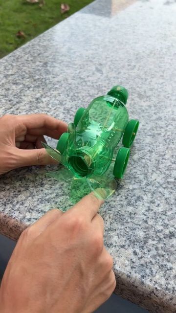 Recycling Ideas For School, Diy Car Projects, Helicopter Craft, Recycled Crafts Kids Projects, Recycling Projects For Kids, Marvel Diy, Plastic Bottle Crafts Diy, Craft Origami, Water Bottle Crafts