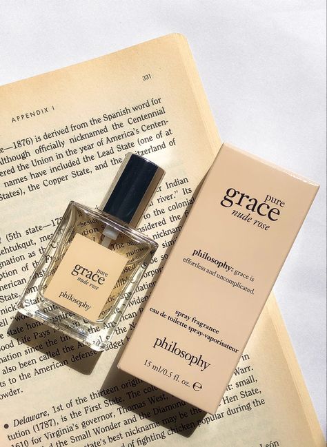 Perfume Aesthetic Packaging, Simple Perfume Photography, Aesthetic Perfume Pictures, Philosophy Perfume Aesthetic, Perfume Pictures Ideas, Perfume Bottles Aesthetic, Perfume Pictures, Cute Perfume, Picture Mood