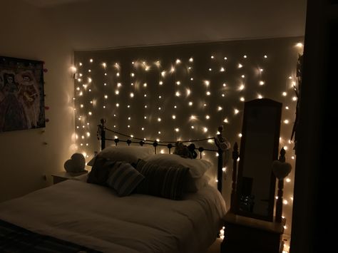 Couple Bedroom Ideas Aesthetic, Bf Gf Bedroom Ideas, Christmas Lights In The Bedroom Ideas, Decorative Lights In Bedroom, Curtain Lights Bedroom Ideas, Fairy Lights Bedroom Ideas, Aesthetic Fairy Lights, Lights Bedroom Decor, Room Lights Decor