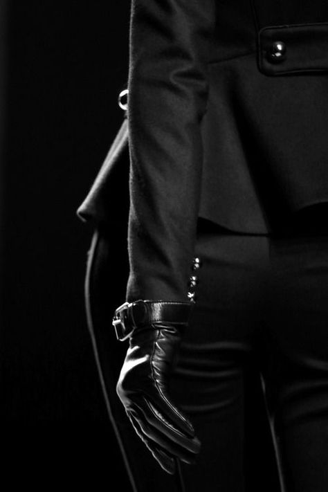 felicia hardy Prabal Gurung, All Black Everything, Black Love, Shades Of Black, Black Is Beautiful, Leather Gloves, Back To Black, White Photography, Sehun