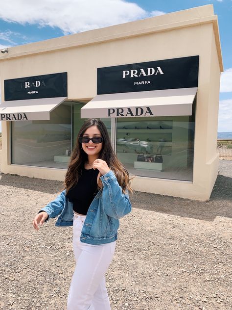 Marfa texas, photo inspo, outfit inspo, jean jacket, prada, prada marfa, photo ideas, instagram, instagram photo ideas, insta, summer fall transition, west texas, pose ideas, Texas aesthetic pic Prada Bag Aesthetic Outfit, Marfa Texas Photoshoot, Prada Marfa Poster, Marfa Texas Prada, Prada Marfa Sign, Marfa Texas, Prada Marfa, Texas Photo, Fall Transition