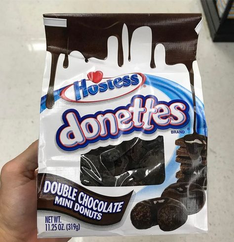 Hostess Donettes Double Chocolate Mini Donuts Hostess Donettes, Hostess Cakes, Hostess Snacks, Kawaii Cooking, Homemade Bagels, Sleepover Food, Soul Food Dinner, Junk Food Snacks, Mini Donuts