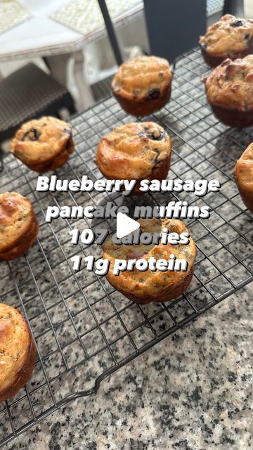 Tara Ashley Mack on Instagram: "#mealprepmonday

Blueberry pancake sausage muffins 
107 calories and 11g protein per muffin 
These have been my current go to breakfast lately they are so good! 

Preheat oven to 350 
Brown breakfast sausage 
Blend together 1 cup cottage cheese, 2 eggs and a dash of vanilla 
Add 1 cup of @kodiakcakes pancake mix and cottage cheese mixture to bowl and stir, adding a tbls of milk to get the the consistency you want 
(I added 4tbls) 
Stir in a teaspoon of baking powder 
Fold in 1 cup blueberries 

Spray a muffin tin and divide into 12 muffins 
Bake 20-25 mins or until done

#mealprep #mealprepping #mealprepmonday #mealprepmondays #easybreakfast #quickmeals #easyrecipes #highprotein #highproteinmeals #highproteinrecipes #highproteinbreakfast #highproteindiet #ko Pancake Sausage Muffins, Blueberry Protein Muffins, Pancake Sausage, Sausage Muffins, Blueberry Pancake, Pancake Muffins, Kodiak Cakes, Protein Muffins, Breakfast Sausage