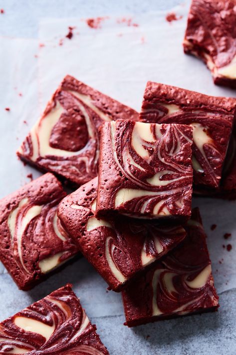 Red Velvet Cheesecake Brownies | Olive & Mango Broma Bakery Red Velvet Cheesecake Brownies, Red Velvet Swirl Brownies, Korean Brownies, Red Velvet Food, Red Velvet Brownies Recipe, Natural Red Food Coloring, Brownies Decorados, Red Velvet Cheesecake Brownies, Cheesecake Swirl Brownies