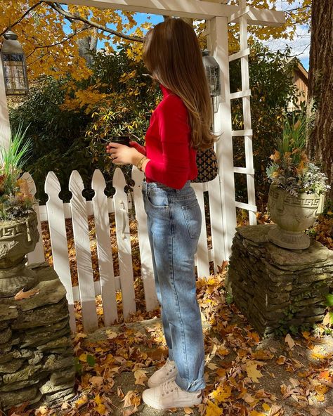 last fall makes me excited for this one ♥️ • • Fall fashion | preppy style | classic style | fall outfit inspo | classic American style | coastal granddaughter | grandmillenial style | fall outfit inspo | pinterest aesthetic | fall style inspiration | hunter boots #coastalcarly #preppystyle #preppyfashion #grandmillennialstyle #styleinspo #styleinspiration #hunterboots #classicstyle #classicamericanstyle #fall #fallfashion #falloutfits #falloutfitinspo #outfitinspiration #coastalgranddaughter... Connecticut Aesthetic Outfits, Connecticut Aesthetic, Boston Fall, Fall Style Inspiration, Cape Cod Aesthetic, Modern Feminine Style, Preppy Fall Fashion, Grandmillenial Style, Grand Millennial Style