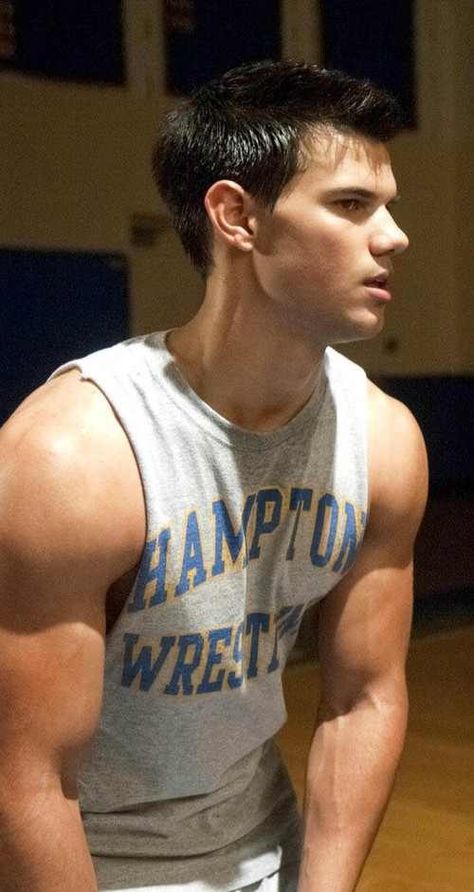 Taylor Lautner Muscly Guy, Tyler Lautner, Wrestling Practice, Taylor Lautner Shirtless, Taylor Jacobs, Jacob Black Twilight, Twilight Jacob, Team Jacob, Taylor Lautner