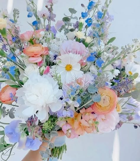 Homegrown Blooms on Instagram: "Today’s “Pastel Party” seasonal ~add to cart~ bridal bouquet for Kim! This beauty was designed full of seasonal bounty from last nights harvest. Full of pastel sweet pea, cosmos, nigella, bachelor buttons, forget me nots, ranunculus, larkspur, peonies and more!  🤍To learn more about our add to cart wedding menu visit our website!!   Congratulations Kim!! 🤍" Larkspur Wedding Bouquet, Sweet Pea Wedding Bouquet, Larkspur Bouquet, Pastel Bouquet Wedding, Sweet Pea Bouquet, Powder Blue Wedding, Pastel Bouquet, Bachelor Buttons, 2025 Wedding