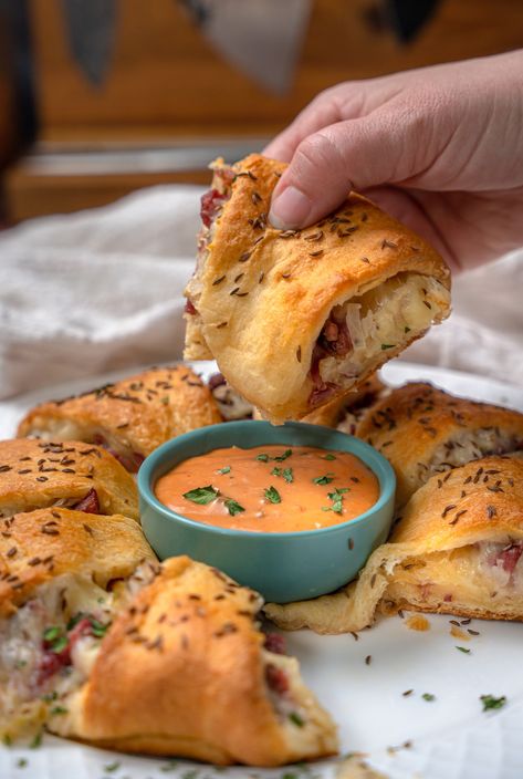 Corned Beef Reuben Crescent Roll Appetizer - Grilling 24x7 Crescent Rings, Corned Beef Reuben, Crescent Roll Appetizers, Reuben Sandwiches, Easy To Make Appetizers, Easy Grilling, Appetizers Recipes, Amazing Appetizers, Crescent Roll