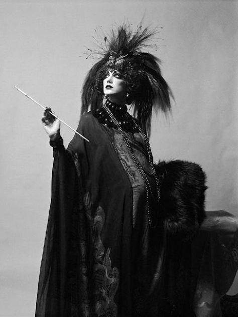 Photo of Marchesa Luisa Casati by ? | Grand Ladies | gogm Decopunk Fashion, Marchesa Casati, Luisa Casati, Marisa Berenson, Carmen Dell'orefice, Georgina Chapman, Paul Poiret, Jean Shrimpton, English Fashion