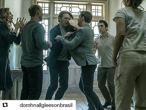 6 Likes, 2 Comments - Karen Martínez. (@karenstyles69) on Instagram: “#Repost @domhnallgleesonbrasil (@get_repost) ・・・ Domhnall Gleeson, Brian Gleeson, Michelle…” Brian Gleeson, Darren Aronofsky, Domhnall Gleeson, Javier Bardem, Michelle Pfeiffer, Couple Relationship, Jennifer Lawrence, Instagram Repost, Middle Ages