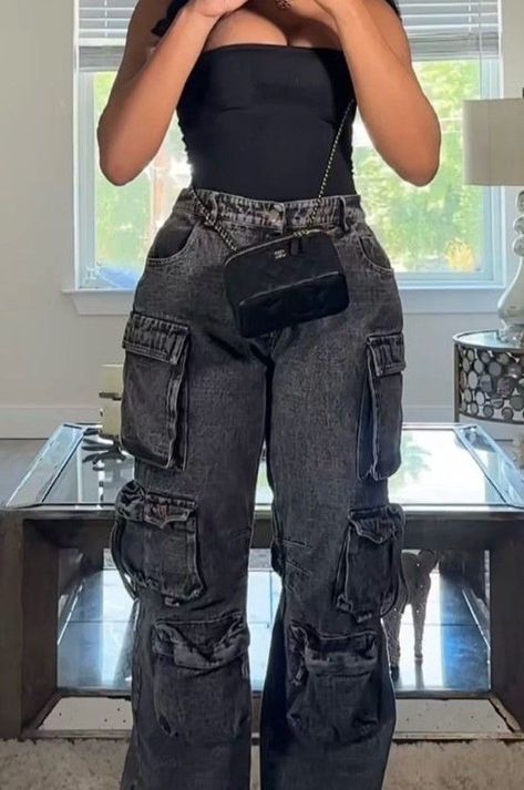 Plus Size Cargo Pants Outfit Baddie, 50 Cent Concert Outfit Ideas, Concert Looks Black Women, 50 Cent Concert, Denim Cargo Pants Outfit, Cargo Jeans Outfit Women, Concert Outfit Ideas Plus Size, Cargo Pants Outfits Women, Cargo Jeans Outfit