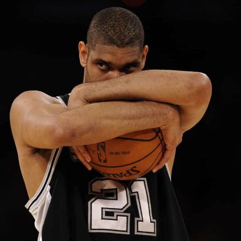 Tim Duncan, Nba Fashion, Basketball Photography, Shades Of Gray, Work Ethic, San Antonio Spurs, Frank Ocean, Sports Illustrated, Nba Basketball