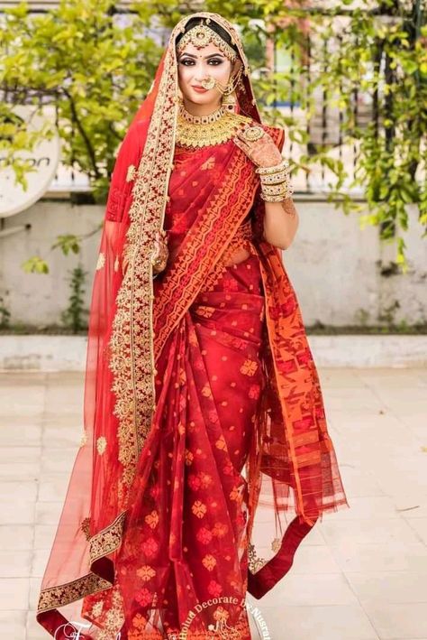 Jamdani Bride, Red Saree Wedding, Wedding Dress Sewing Patterns, Indian Wedding Poses, Muslim Brides, Bridal Sarees South Indian, Desi Wedding Dresses, Couple Wedding Dress, Asian Bridal Dresses