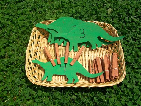 Stegosaurus Craft, Dinosaur Fine Motor, Preschool Dinosaur Activities, Dinosaur Preschool Activities, Dinosaurs Eyfs, Dinosaur Week, Dinosaur Preschool, Dinosaur Crafts Preschool, Thema Dino