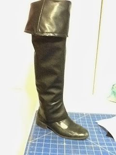 DIY Pirate Boots Steampunk Spats, Robin Hood Costume, Diy Pirate, Pirate Costume Diy, Beauty And The Beast Costume, Boots Diy, Pirate Boots, Beast Costume, Costume Boots