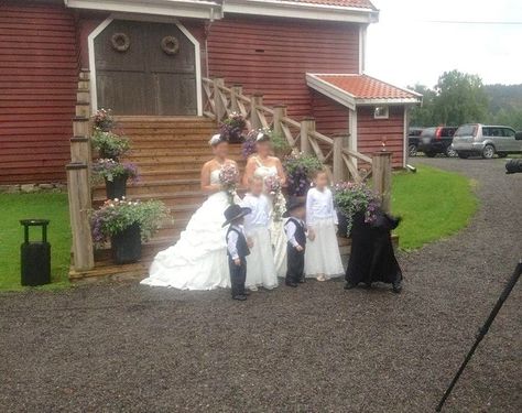 “This photo was taken at a wedding by a friend of a colleague. The wedding party was held at an old farm in Norway, famous for being the former home of M. Munthe (a children’s book author). There was no one present at the wedding wearing black, and the picture was taken by one of the guests. The professional photographer had no ‘natural’ explanation for the ‘figure.’ He hadn’t seen any camera ‘glitch’ like it before, and they said no one else was standing where the figure is standing. Real Ghost Photos, Paranormal Photos, Real Ghost, Haunting Photos, Creepy Ghost, Creepy Photos, Scary Ghost, Real Ghosts, The Boogeyman