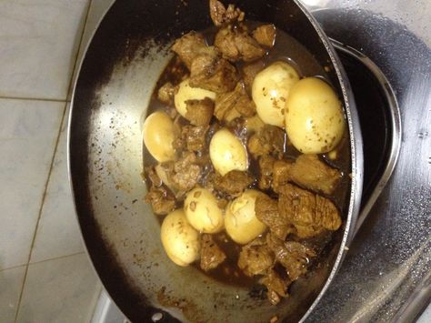 Filipino food .adobo. -- http://www.pinterest.com/ronleyba/filipino-recipes-philippine-foods-filipino-dish/ Food Adobo, Yummy Pork Recipes, Filipino Delicacies, Philippines Recipes, Philippines Food, Foreign Food, Filipino Dishes, Healthy Recipies, Filipino Food