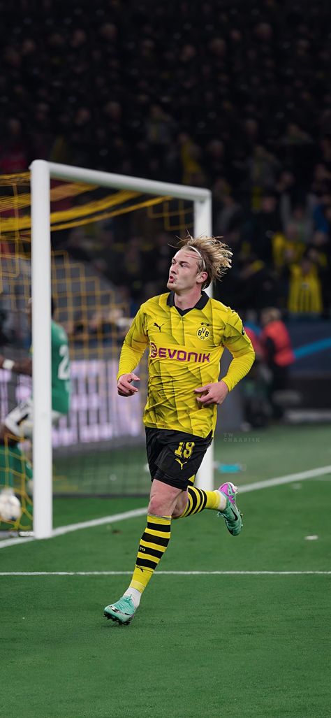 Instagram Profile Template, Bvb Wallpaper, Dortmund Wallpaper, Julian Brandt, Wallpaper Football, Newcastle United, Football Wallpaper, Borussia Dortmund, Uefa Champions League