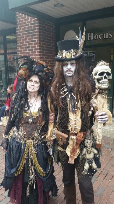 Vodoo Costumes Couple, Voodoo King Costume, Voodoo Queen Costume Diy, Diy Witch Doctor Costume, Couples Voodoo Costume, Pirate Witch Costume, Vodoo Costumes Diy, Salem Halloween Costume, Voodoo Witch Makeup