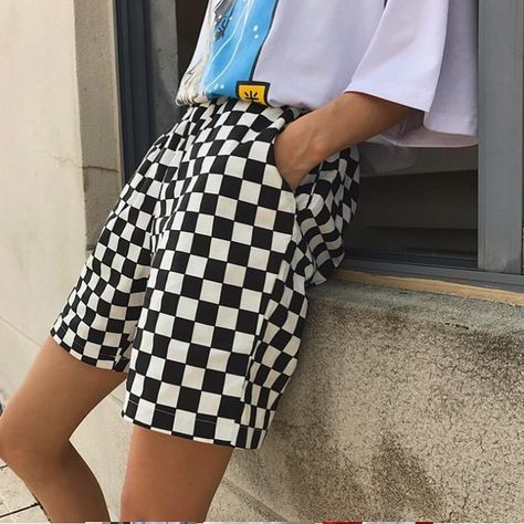 Ulzzang Beach, Indie Aesthetic Fashion, Shorts Aesthetic, Checkered Shorts, Street Skirt, Aesthetic Shorts, New Aesthetic, Shorts Skirt, Festival Inspiration