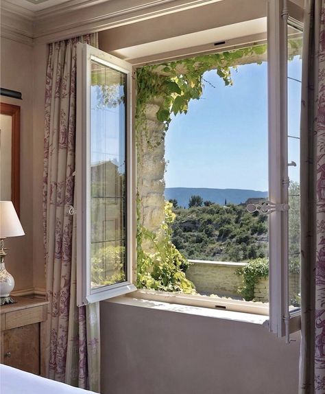 𝐧𝐨𝐫𝐚 𝐝𝐫𝐞𝐚𝐦𝐬 ｡ﾟ☾ ⋆ on Twitter: "waking up to this view https://t.co/2Xnpdor9SA" / Twitter Breeze Aesthetic, Windows Aesthetic, Summer Window, Provence France, World Of Books, Summer Breeze, Aesthetic Summer, Summer Day, Nice View