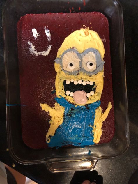 Minion Cake Funny, Bad Birthday Cakes, Funny Cakes For Friends, Funny Bday Cakes, Funny Cake Designs, Silly Cakes, Weird Cakes, Meme Cake, Goofy Cake