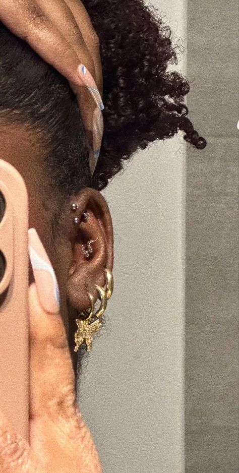 Piercing Black Women, Diy Easter Gifts, Cool Ear Piercings, Cute Ear Piercings, Cute Piercings, Daith Piercing, Ear Piercing, Easter Diy, Pretty Jewellery