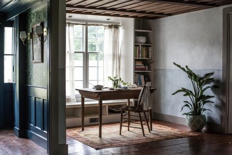 Sweet dining area. Could be a lovely office space too. Jersey Ice Cream Co, Mad About The House, Stylish Interior Design, Casa Container, Up House, Co Design, Design Sponge, Pink Walls, House Tours