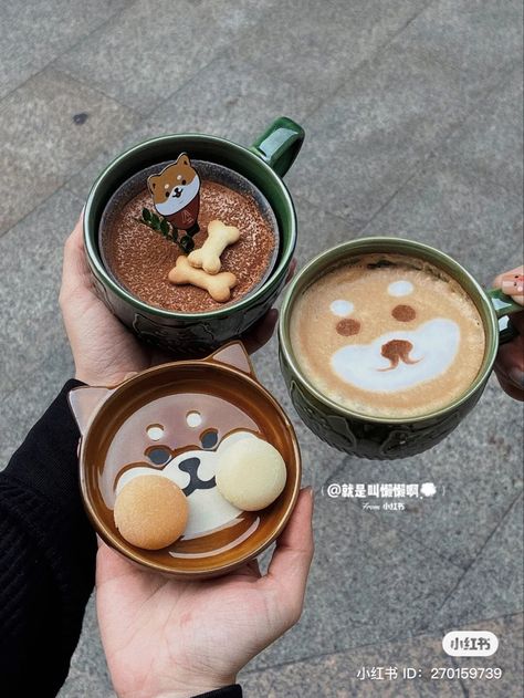 Cute Coffee Drinks, Animal Themed Food, Picnic Date Food, Coffee Presentation, Iced Drinks Recipes, Kawaii Cooking, Sleepover Food, Cute Coffee, Weird Food