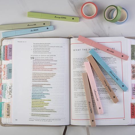 Aesthetic Markers, Bible Study Journaling, Bible Highlighting, Book Passage, Bible Journaling Supplies, Pastel Highlighter, Cute Bibles, Journal Organization, Journaling Supplies