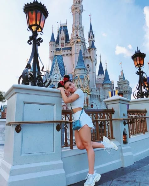 Beautiful Abandoned Places, Virgin Cruises, Wear To Disney World, Magic Kingdom Outfit, Disney Poses, What To Wear To Disney, Disney Picture Ideas, Disney Trip Outfits, Disney Outfits Women