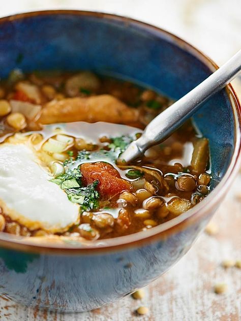 How about a steaming hot bowl of Slow Cooker Chicken Lentil Soup on a chilly day? This soup is easy, healthy, and has less than 350 calories per serving! showmetheyummy.com #slowcooker #chickenlentilsoup Chicken Slowcooker, Tomatoes Soup, Chicken Lentil Soup, Chicken Lentil, Slow Cooker Thai Chicken, Slow Cooker Stew, Lentil Soup Recipes, Crock Pot Soup, Slow Cooker Soup