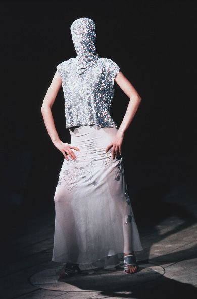 Alexander McQueen Spring 1999, 'No. 13'. Mcqueen Couture, Lee Mcqueen, Mcqueen 3, Alexander Mcqueen Savage Beauty, Extreme Fashion, Savage Beauty, Couture Fashion, Fashion Art, One Shoulder Wedding Dress