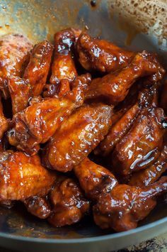 Sriracha Wings Recipe, Siracha Chicken Wings, Honey Sriracha Wings, Siracha Honey Wing Sauce, Honey Garlic Sriracha Chicken, Honey Siracha Wings, Baked Honey Sriracha Chicken, Healthy Football Snacks, Honey Sriracha Chicken Wings