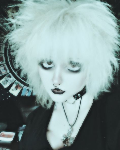 White Goth Makeup Looks, Goth With White Hair, Goth White Hair, White Goth Makeup, Trad Goth Hair, Short Grunge Hair, Punk Makeup, Trad Goth, Streetwear For Men