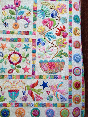 Happy Appliquer: Flower Pots is finished and blogging reflections Kim Mcclean Quilts, Needleturn Applique, Flower Gardening Ideas, Colchas Quilting, Jen Kingwell, Flower Garden Quilt, Bright Quilts, Appliqué Quilts, Kaffe Fassett Quilts