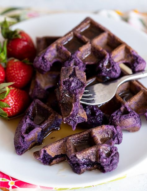 Ube Mochi Waffles ( Purple Sweet Potato Mochi Waffles) Ube Potato Casserole, Ube Mochi Waffle Recipe, Ube Waffles Recipe, Benefits Of Ube, Ube Potato, Ube Waffles, Mcas Recipes, Purple Breakfast, Mochi Waffle Recipe