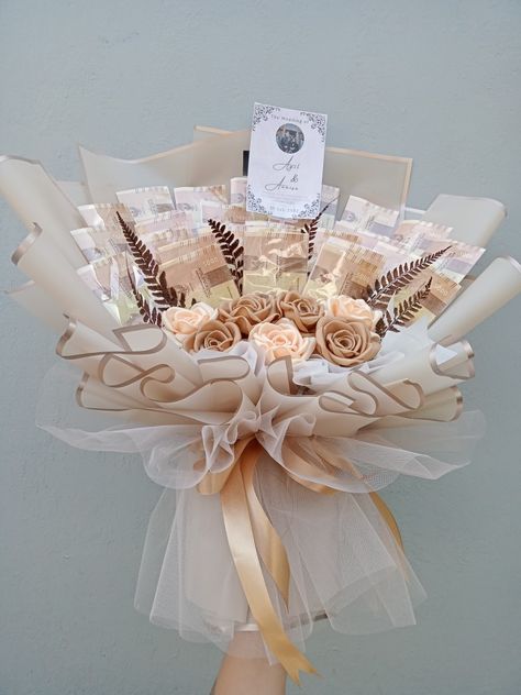 Bouquet Snack Aesthetic, Bouqet Uang, Money Bouquet Aesthetic, Money Buket, Bucket Money, Bucket Uang, Bouquet Diy Gift, Bucket Diy, Paper Bouquet Diy