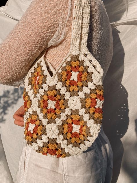 Granny Square Boho Bag, Crochet Tote Granny Square, Crochet Bag Square Pattern, Giant Granny Square Bag, Granny Squares Crochet Bag, Granny Square Bag Small, Granny Square Colours, Granny Square Bag Ideas, Tote Bag Crochet Granny Squares